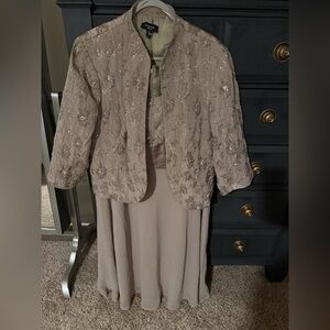 R&M Richards Mother of the Bride/Groom Taupe Dress w/Floral Embroidered Blazer